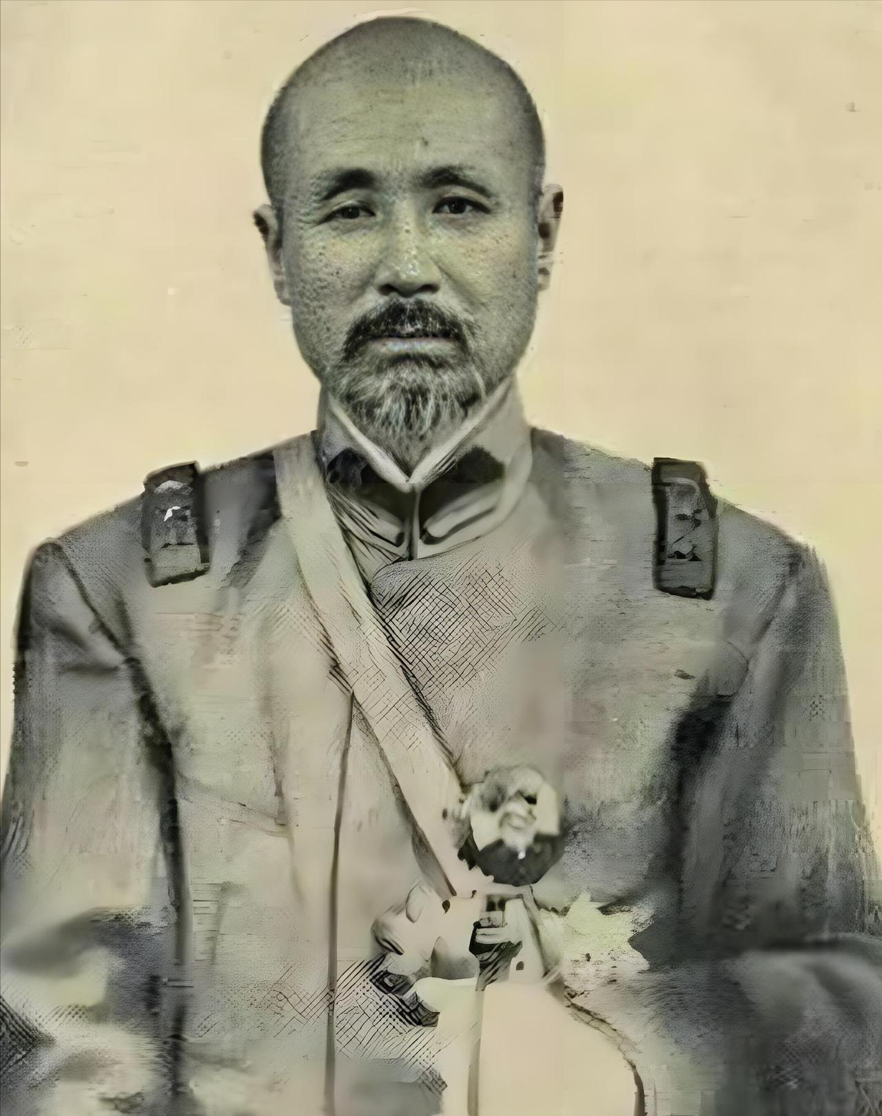 1896年，慈禧来到小站兵营视察新军。在检阅途中，慈禧的一支玉簪从头上掉了下来，