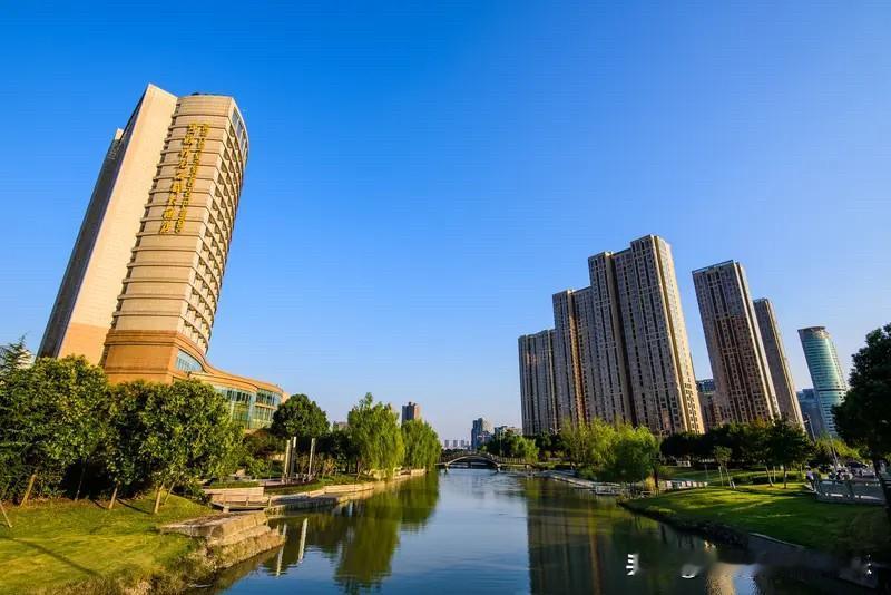 现在宁波楼市的待售二手房数量也没有像之前那么激增了，一些如果不是很缺钱的房东已经