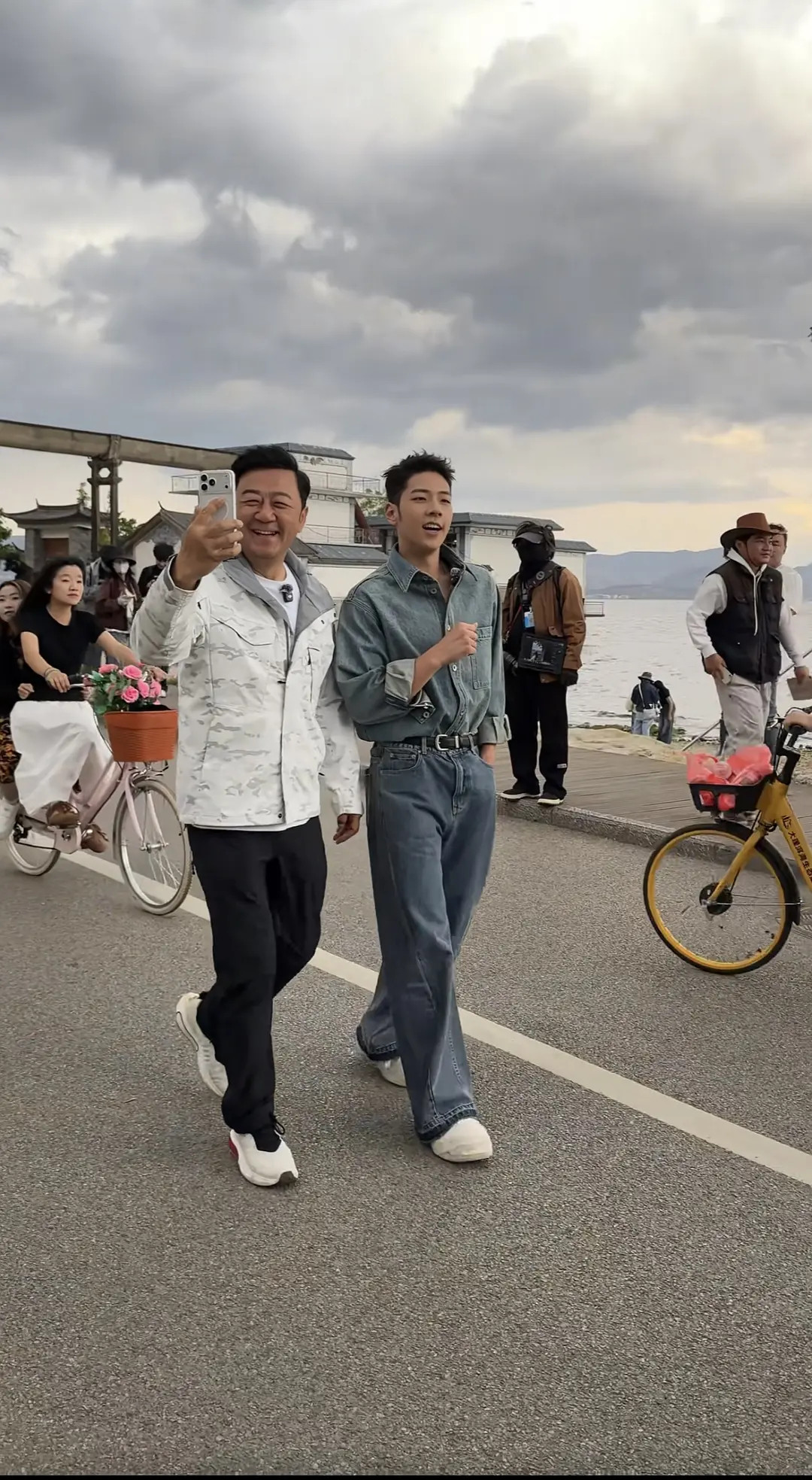 大家觉得石头能进娱乐圈吗