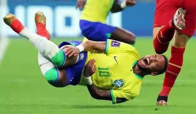 巴西队的锋线阵容太豪华了，全部来自豪门球队，世界杯应该稳了吧……？1：维尼修