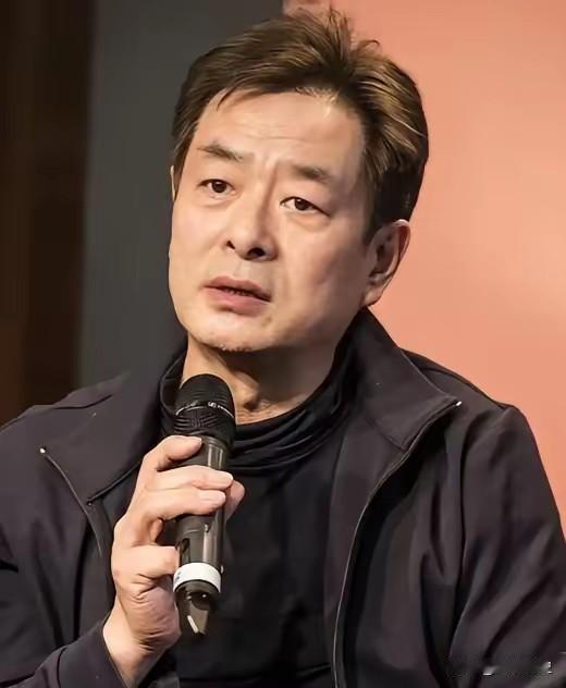 可早已功成名就的濮存昕，偏偏反其道而行之。年过七旬的他，本是德高望重的国家