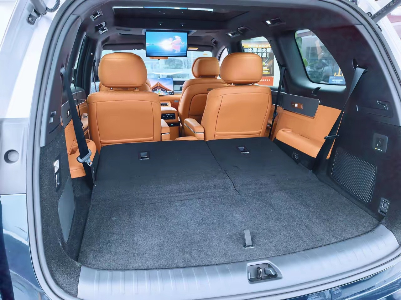 比亚迪大唐刚去店里看了实车，感受了空间，这个空间比腾势N9空间大多了，跟腾势D9