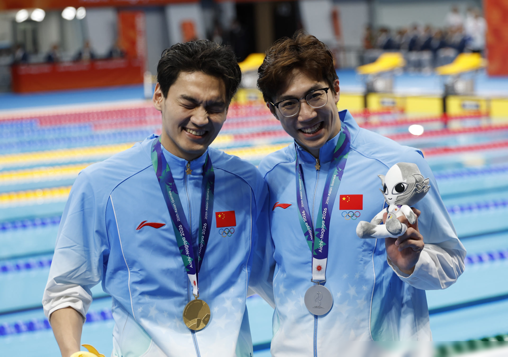 31岁，国家队，申请上四休三，领导居然批了。徐嘉余刚在亚运会50米仰泳夺冠，24秒04，顺手把纪录也