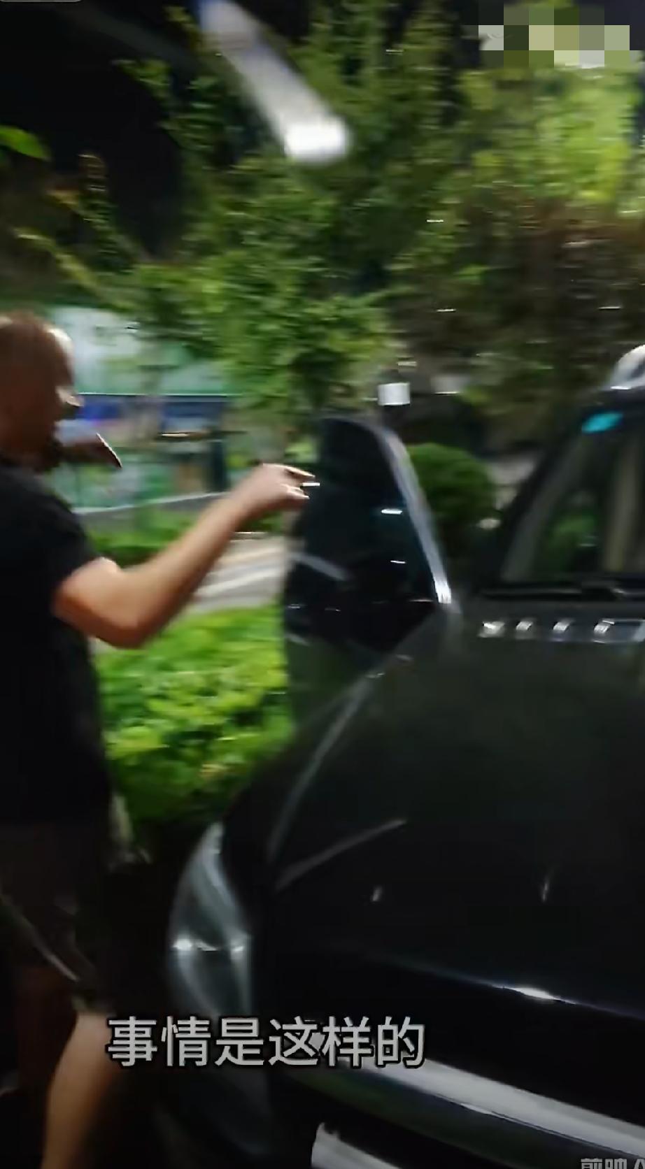 这个老外凌晨1点出去被中国的安全感震惊到，路边看到一辆奔驰居然车门大开停路边，感