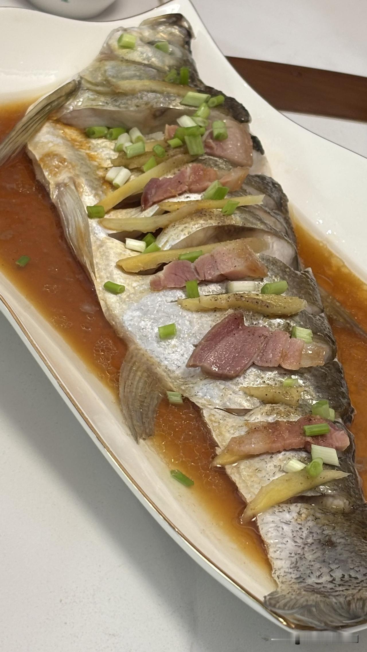 诸暨游最后一顿农家菜清蒸鱼、凉拌豆腐、蒸土豆、红烧油豆腐、芹菜炒肉丝、韭黄炒豆