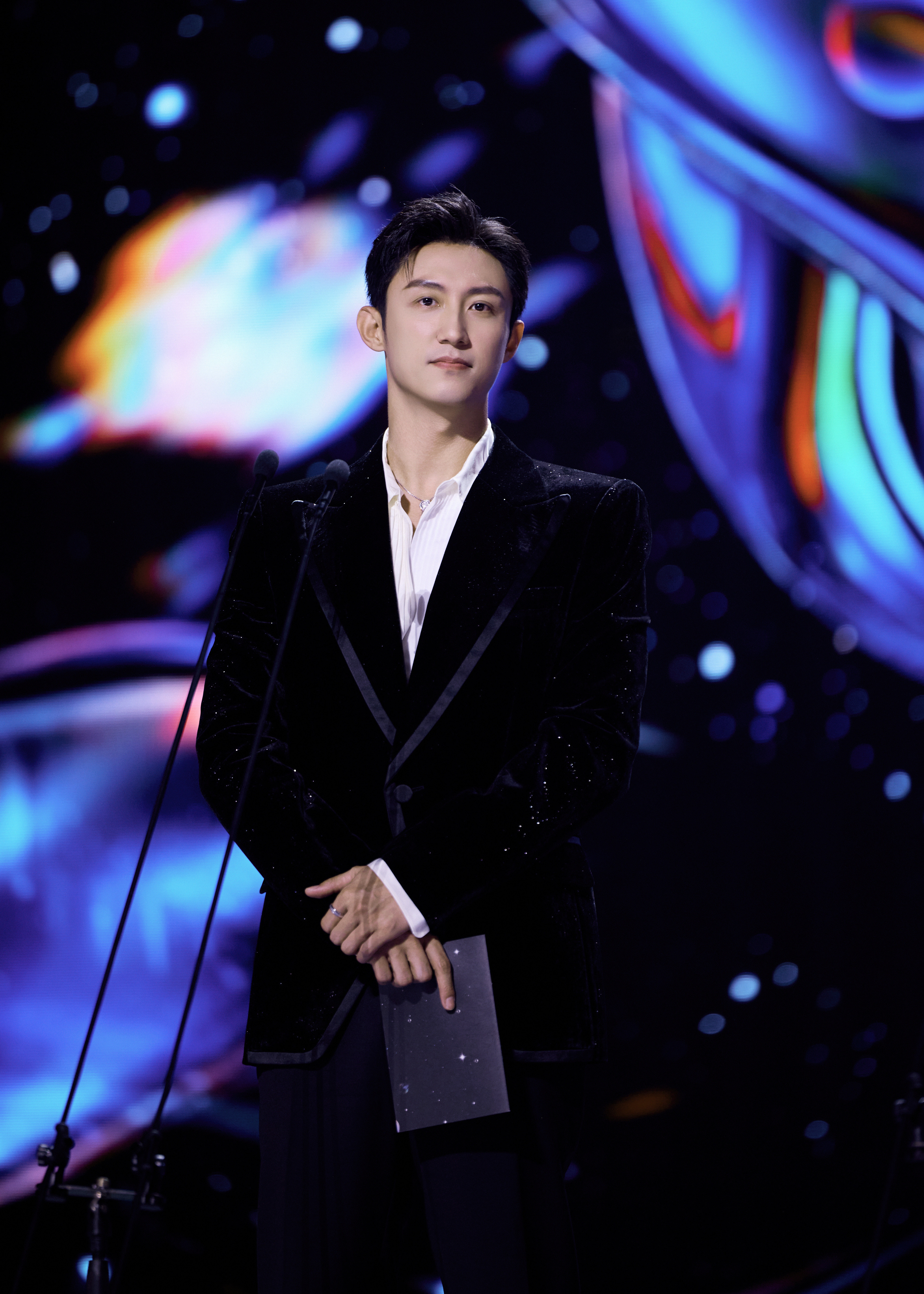 这次这个眉毛画得不错。