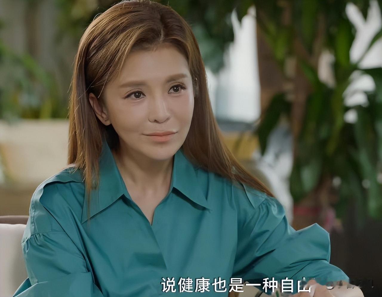 大家不要再只说朱迅“状态好”了。就这一点，真的不是谁都扛得住。52岁还