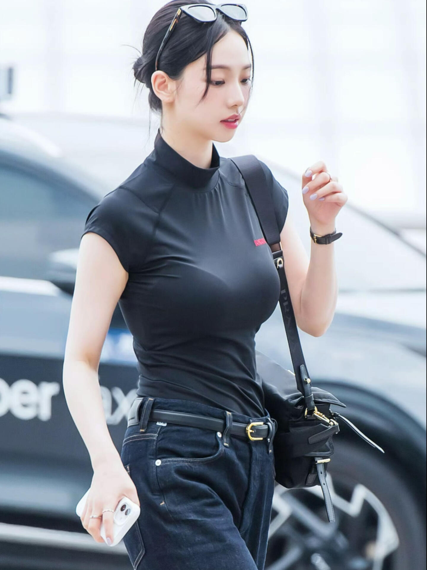 柳智敏机场即秀场身材曲线美辣了