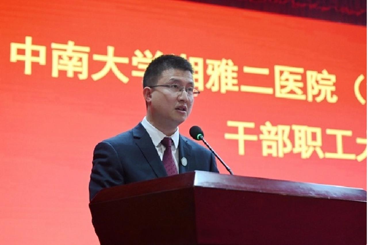 中南大学两位副校长同登国家科技奖领奖台，一位80后，一位院士候选人，个个实力不俗