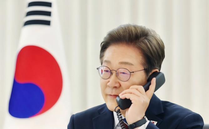 变脸太快了！6月9日，多家韩媒报道，称：韩国总统李在明与日本首相石破茂进行了25