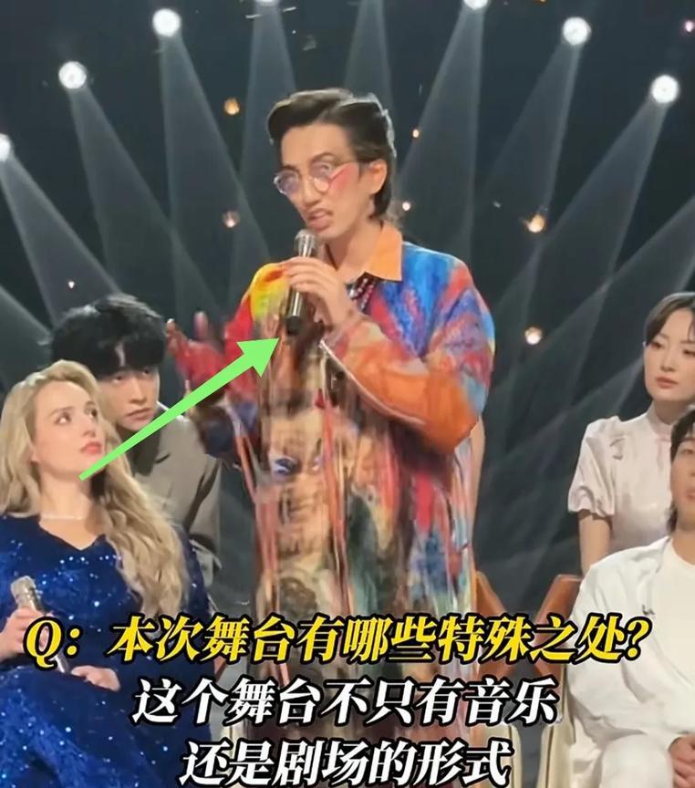 当林志炫说这个舞台不止有音乐的时候仔细看Grace的表情:听不懂但大为震撼！