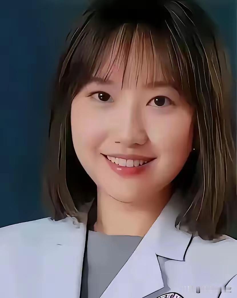 听说曾琦医生复出了，对眼病患者来说是件好事之前深陷舆论风波的美女眼科医生，沉寂