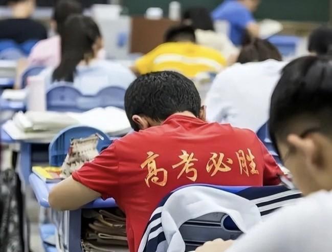 特别重要的提醒，高三的家长这段时间要留意孩子的情绪，到高考前，如果突然接到孩子的