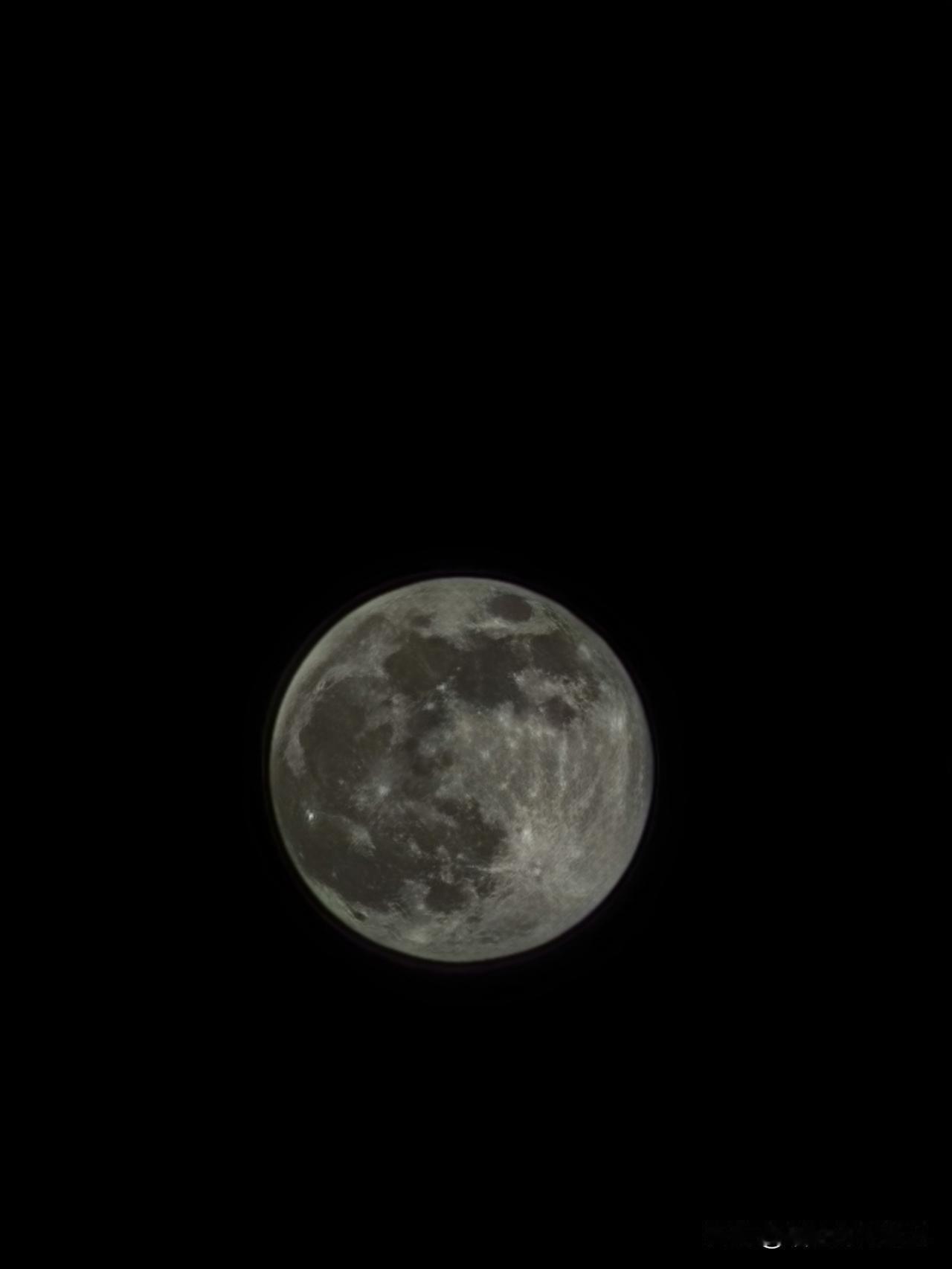 今晚，年度最撩人的“超级月亮”来了！11月5日，月亮离地球只有35.7万公里，相