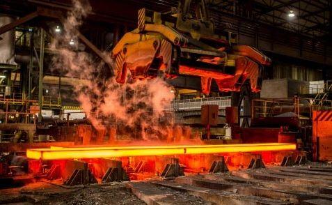 危机之下：德国杜伊斯堡钢铁厂计划裁员2000人，三分之二员工将受影响近日，