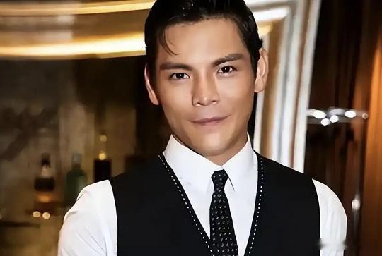向佐给易立竞说父亲花五亿扶不起他说实话，向佐这次真把我整不会了。以前看他那些