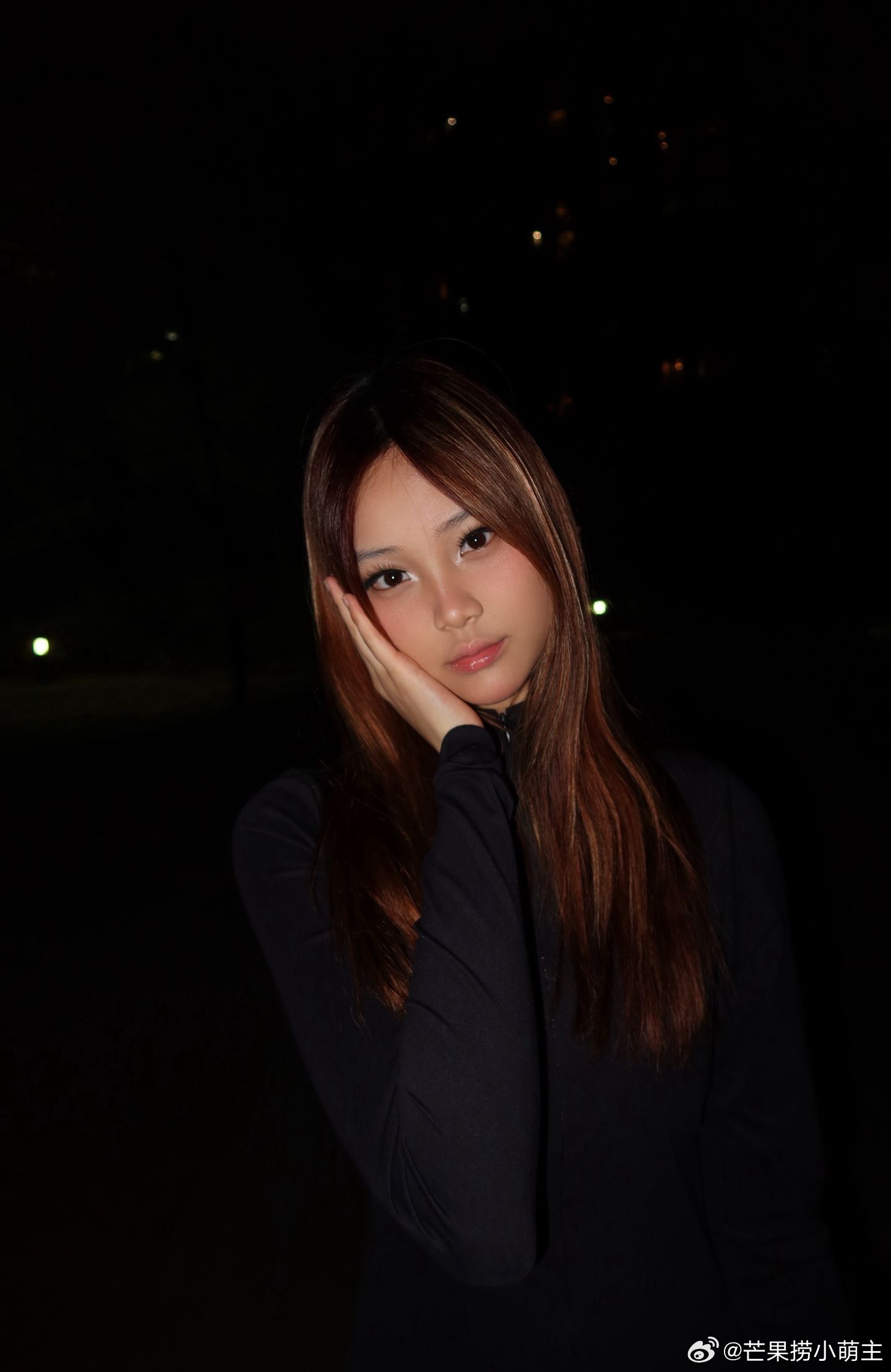 13岁甜馨好漂亮甜馨晒与妈妈合照13岁甜馨好漂亮，与妈妈合照完全像姐妹俩