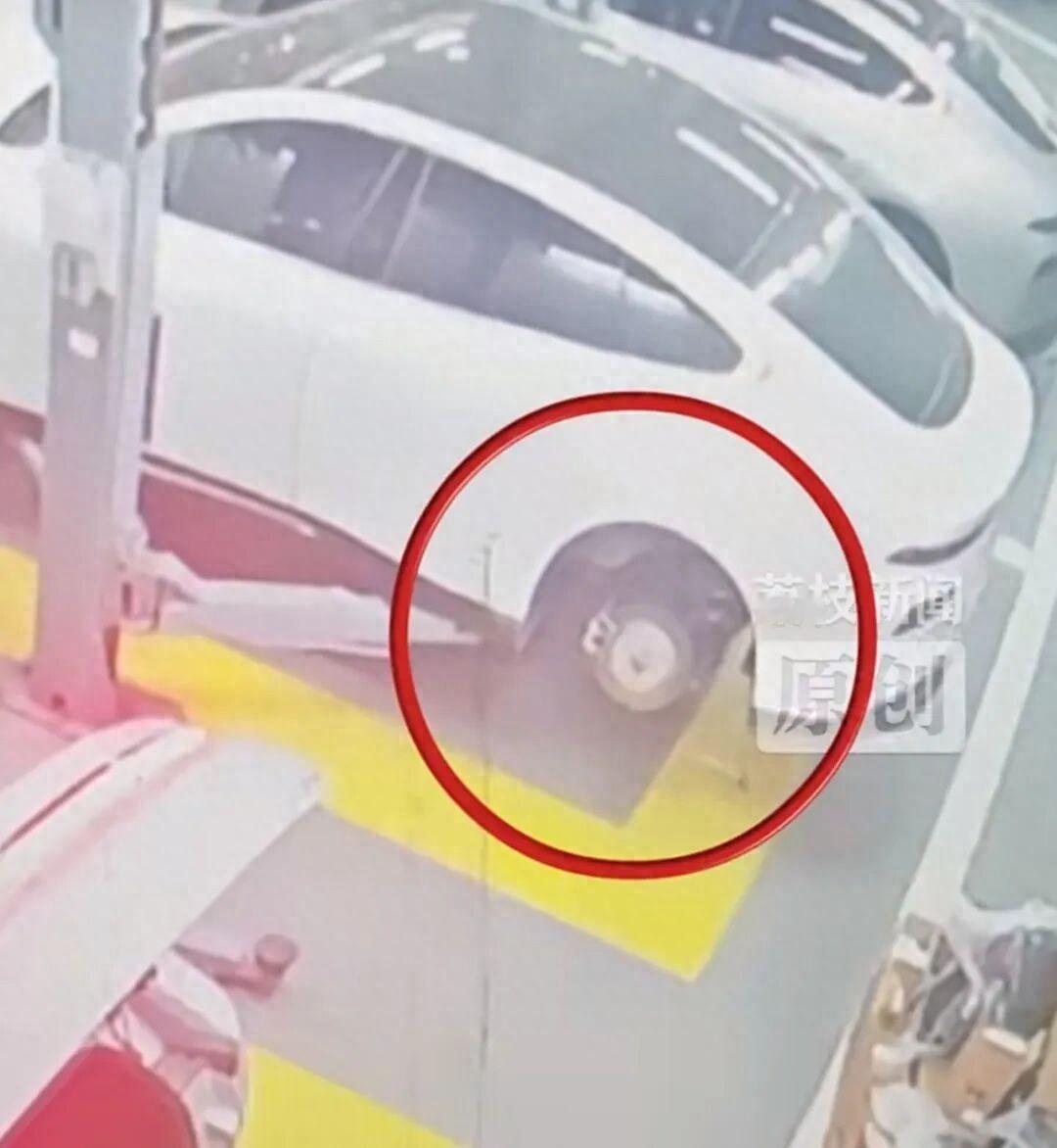 “严查到底！”北京，一男子将车送去维修，手机却突然收到提示，他打开摄像头一看，发