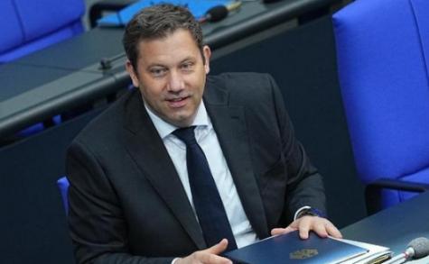 德国财长在没有访华前表示：德国不需要来自中国的垃圾！在访华之后，他的态度发生了1