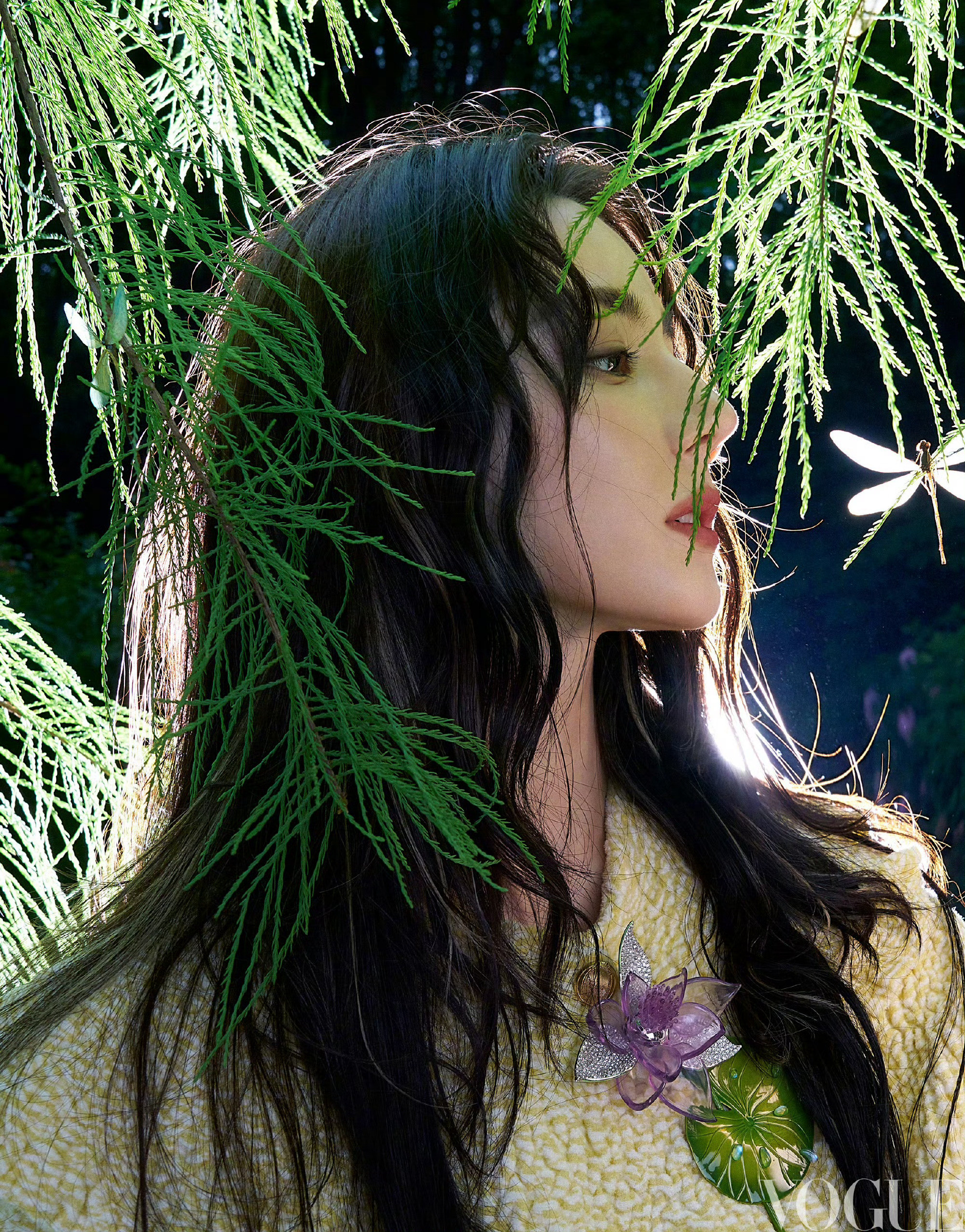 热巴的Vogue来了…封面这几张拍得还行，不过刘冲从哪里挑这么多丑衣服…迪丽热巴