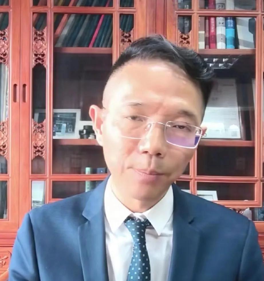 幸亏李老师多留了两个心眼，不然有些事不好说，或许真的被他们算计了。李老师不愧久