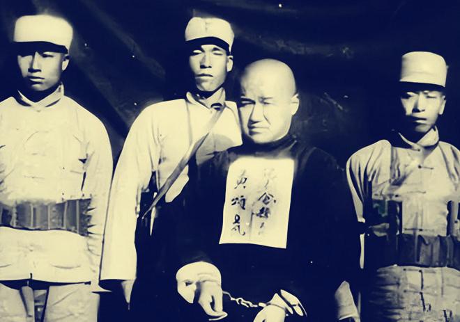 1951年，汉奸头子张百奎在巨鹿县被执行枪决，但行刑人员却没把他打死，围观群众见