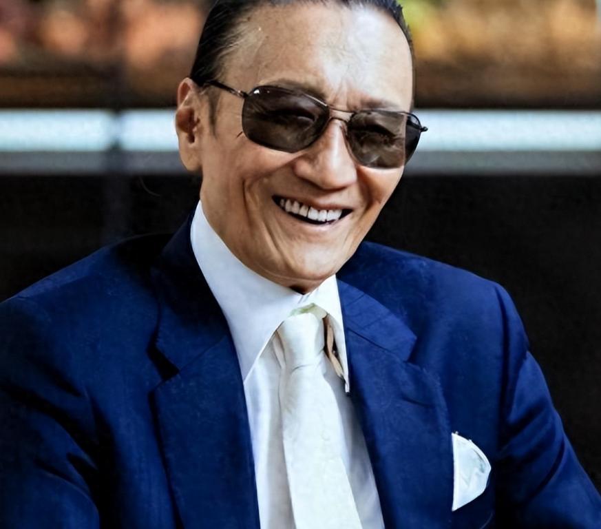 此前港媒曝光了谢贤离世完整经过，从病逝缘由到极简火葬流程，层层细节揭开了这场温柔