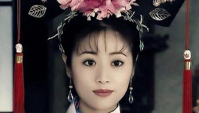 1745年，一阵洪亮的婴儿啼哭声响彻皇宫，乾隆帝欣喜地问：“是阿哥还是格格？”稳