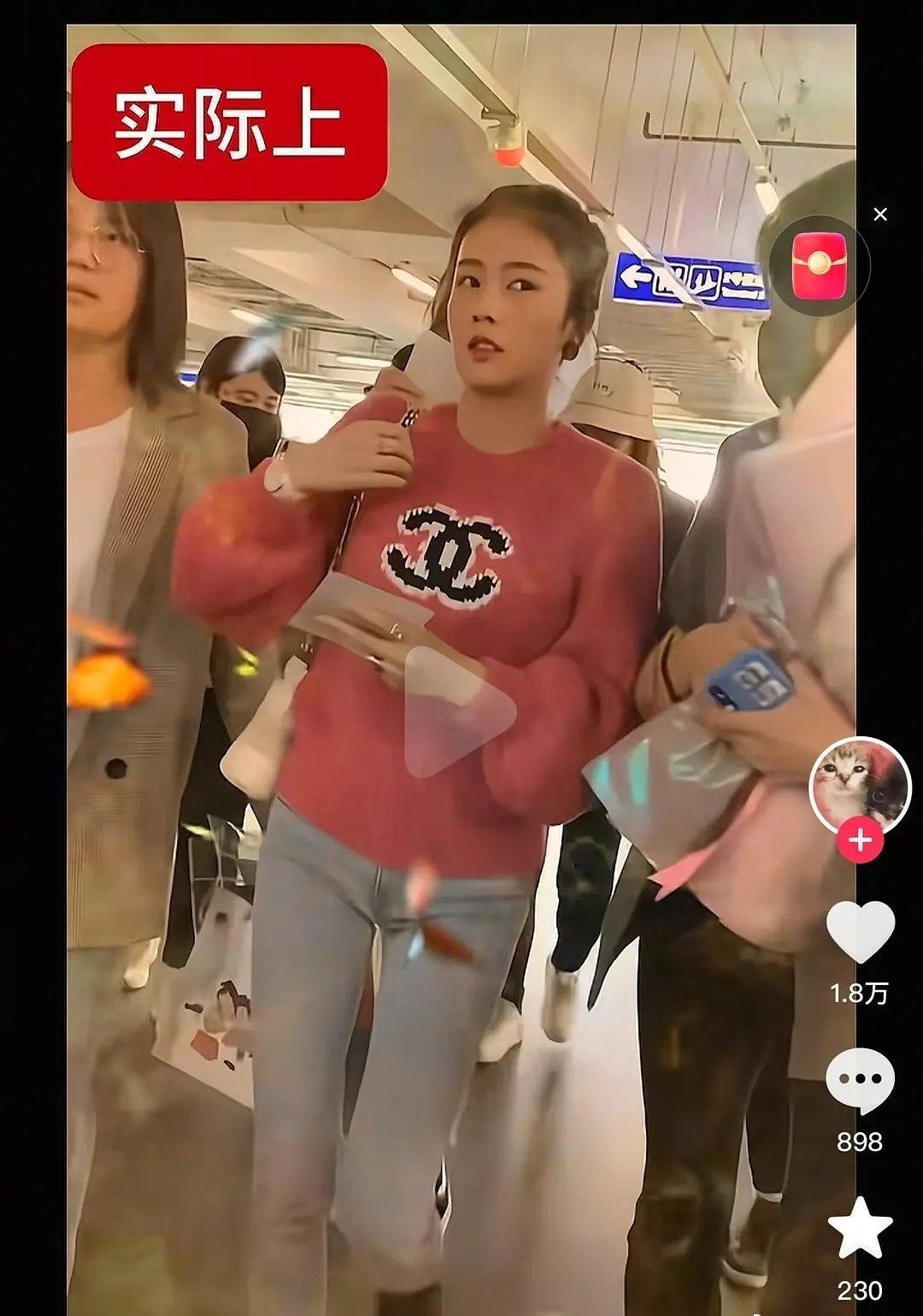 白鹿还穿过香奈儿​​​