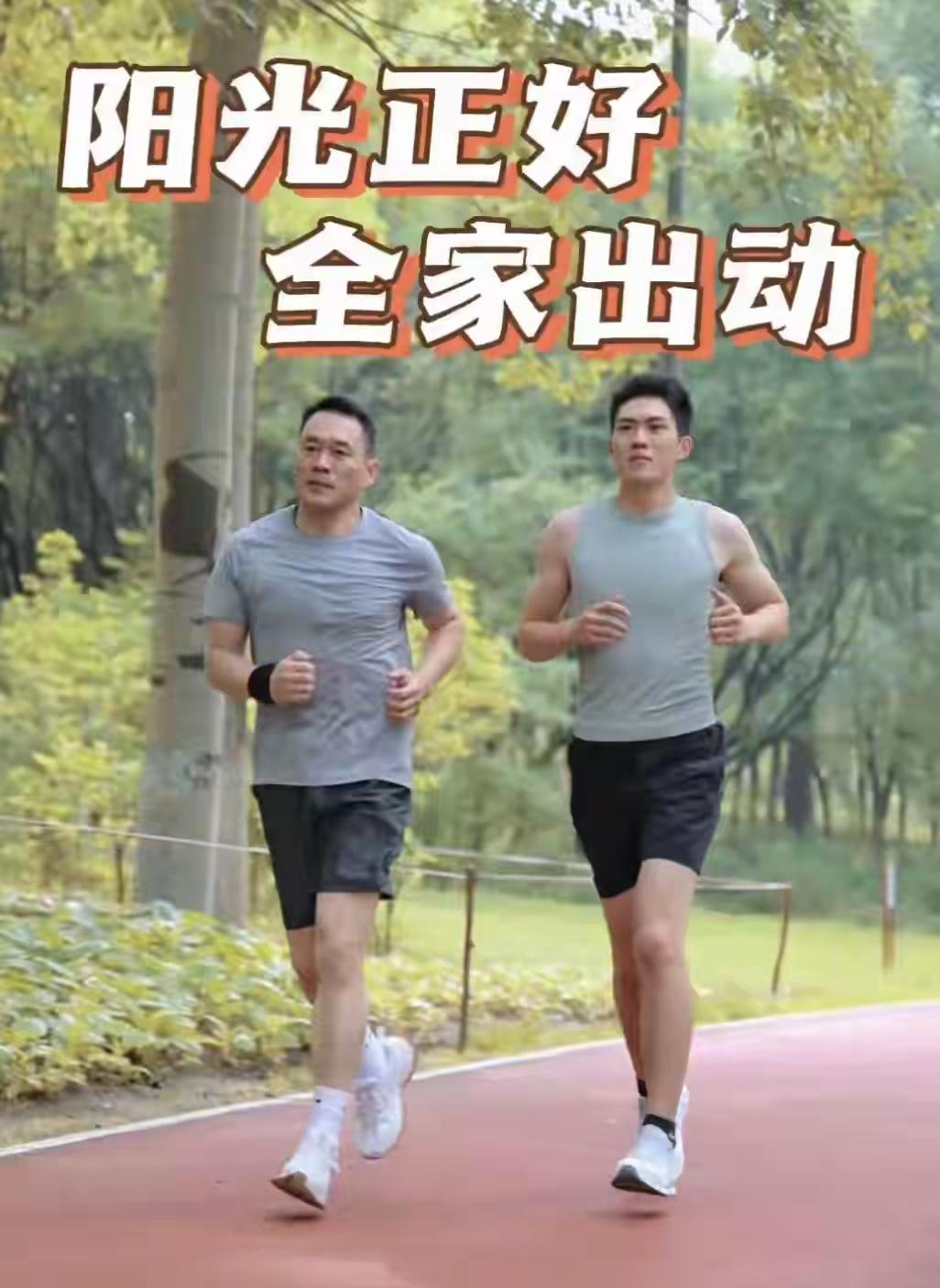 5月27日，网友偶遇57岁丁海峰全家在公园健身打卡。丁海峰保养得宜，状态和演武松
