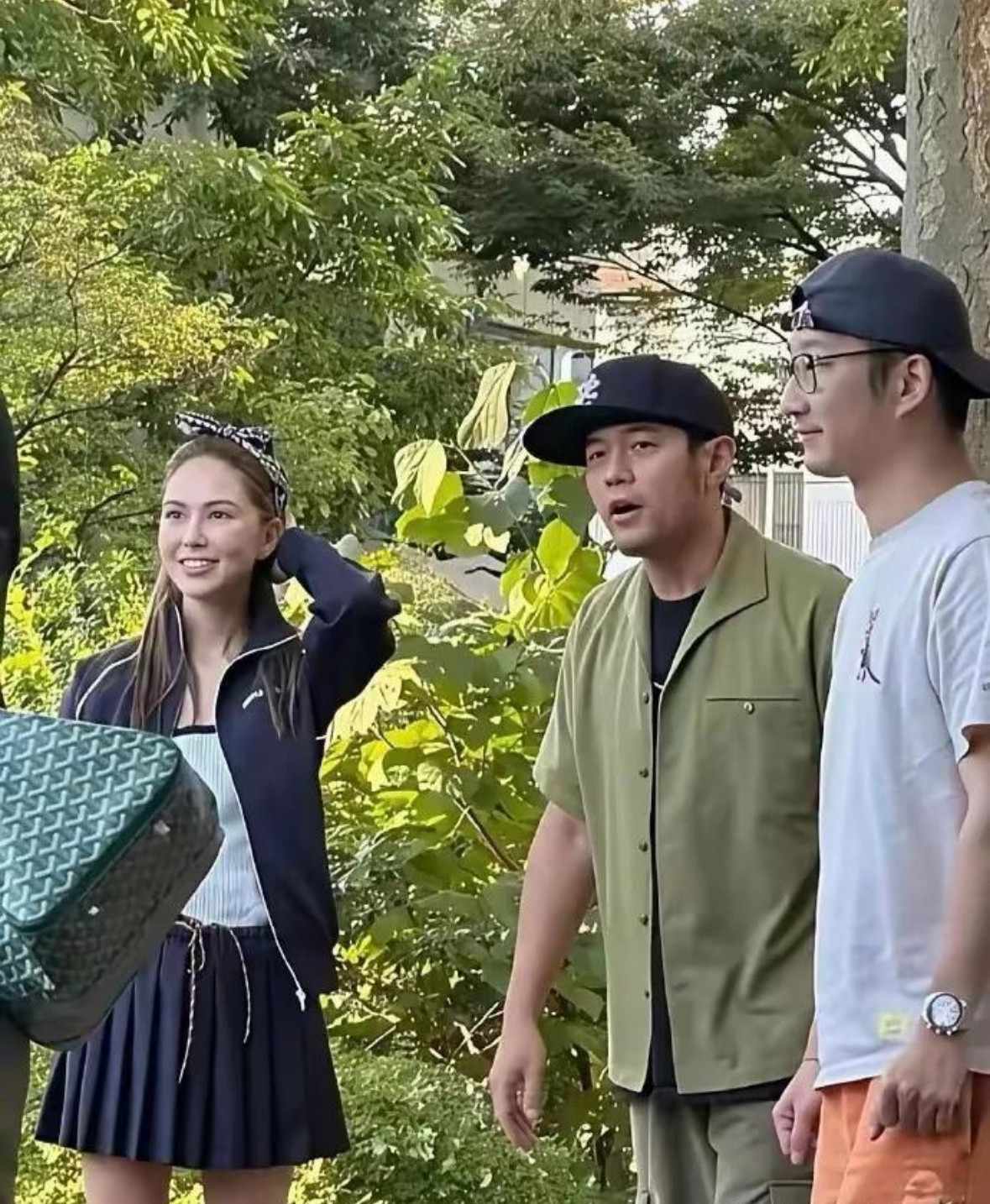 周杰伦现在是真的配不上昆凌了，俩人在一起好像大叔和女学生