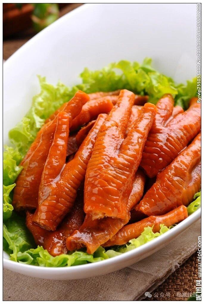 洪濑卤鸡爪食材：鸡爪500g（剪指甲剪半）、八角2颗、桂皮1小块、香叶2片