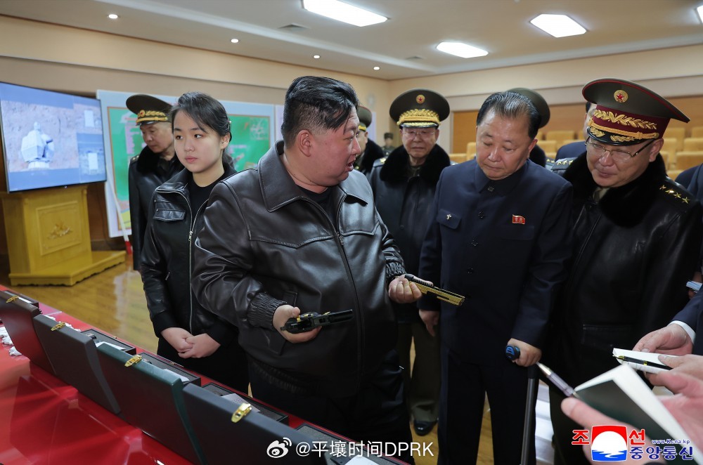 关键时刻他与她以一挡百