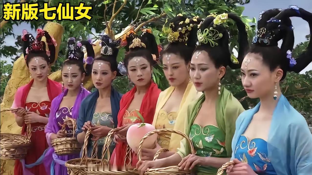 新版老鼠精真的好搞笑，一嘴的小芝麻牙[大笑][大笑][大笑]新版造型师的思维方