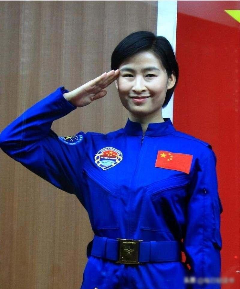 神舟二十三号刚升空，四位女航天员的路比火箭还难走，她们不是靠口号飞上去的20
