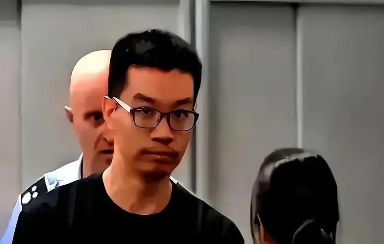 意大利给出的理由是：美国方面没有提供完整的证据，意大利法院不得不放人。赔偿，道