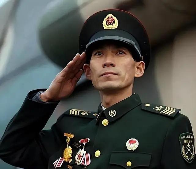 2000年，中国买了俄罗斯六架军机，可谁知没用多久就坏了四架，来维修的俄罗斯专家
