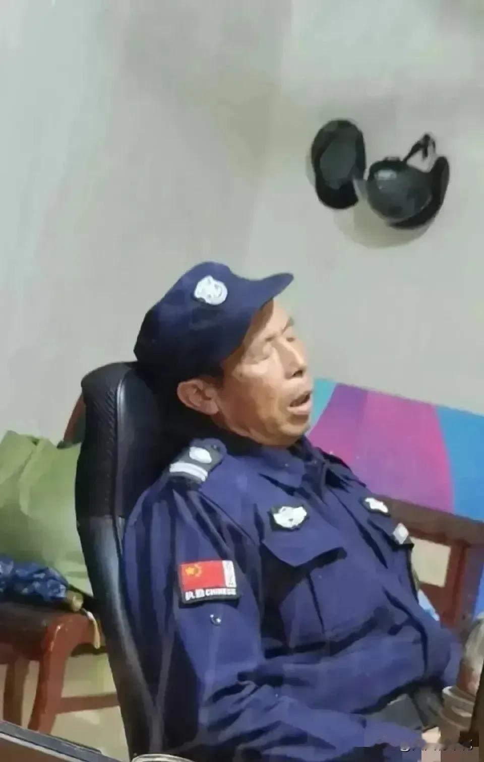 农村老人七十多岁还在干活，种地养猪养鸡，家里活忙不完。但是城里老人六十退休，一