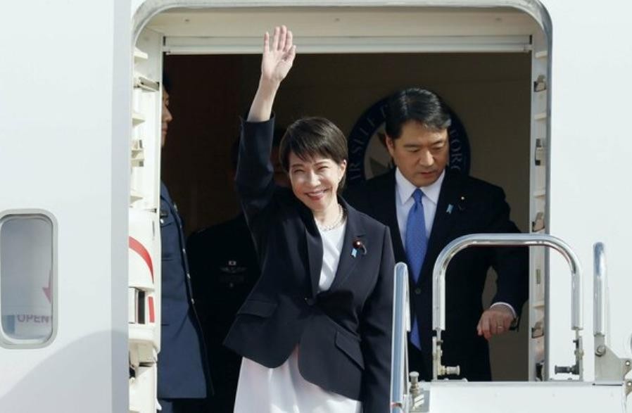 高市早苗这趟纽约之行，热热闹闹去、冷冷清清回。9月24日上午专机落地东京，来时没美方高官接，走时没官