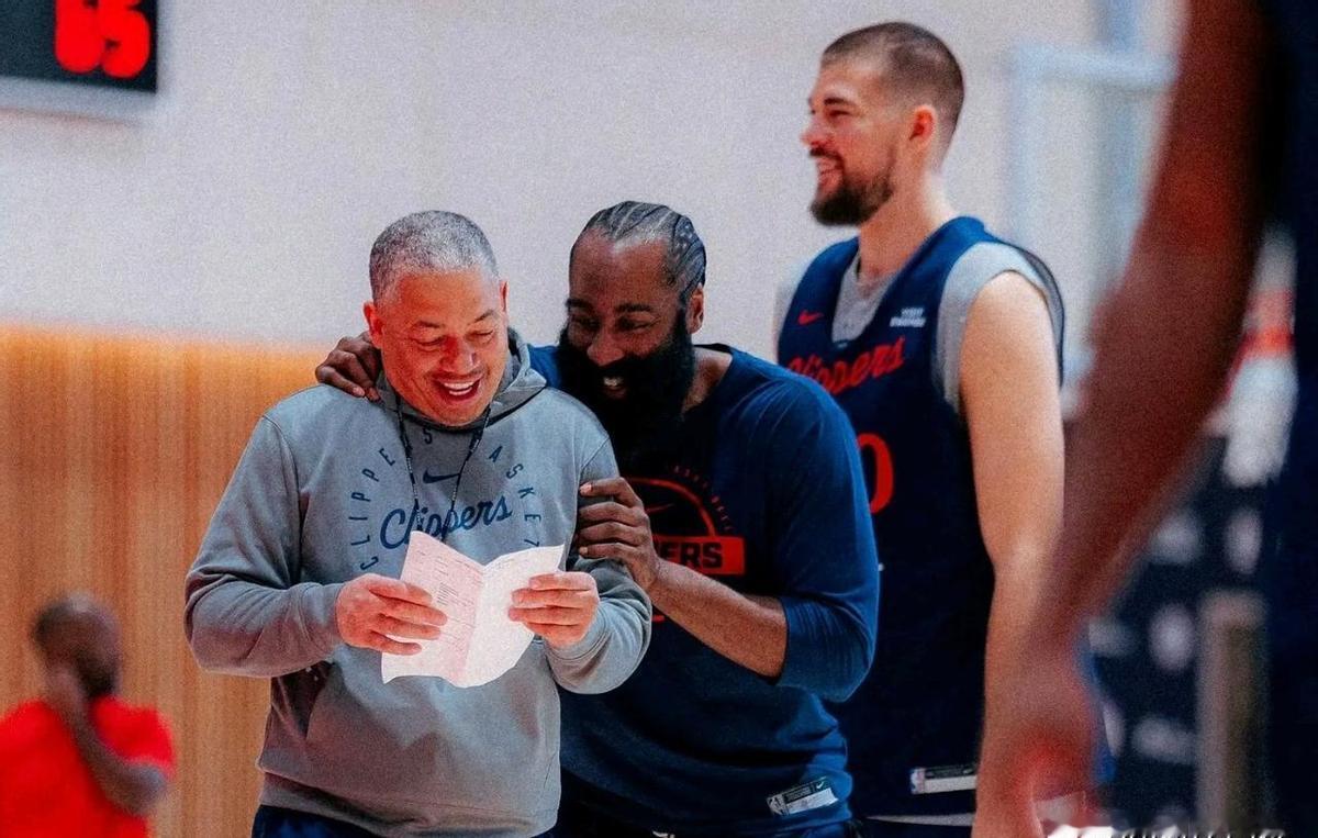 快船不拆家，只换乔治。小卡留着，哈登不动，鲈鱼继续带。管理层心里明镜似的——