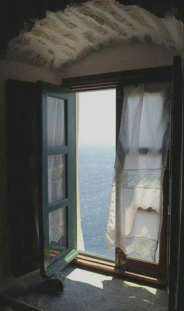 《繁花》里的一段话：“我们都是挣点小钱的普通人，所以，很多事情可以不用放在心上，