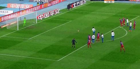 看了谢蒂内主罚的两个点球，不免想到了一位天津籍的国脚！他就是曹阳，一个在场上除