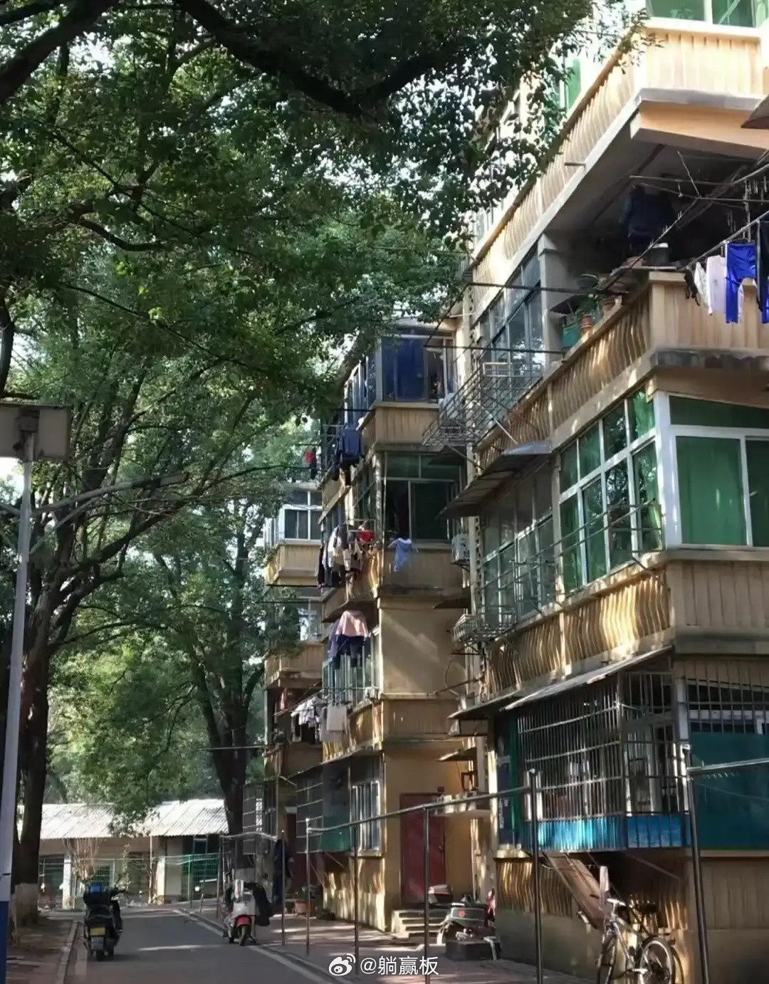 发现一种很省的养老方式：请邻居做保姆我们隔壁的大娘，今年80多了，但她既不想去养