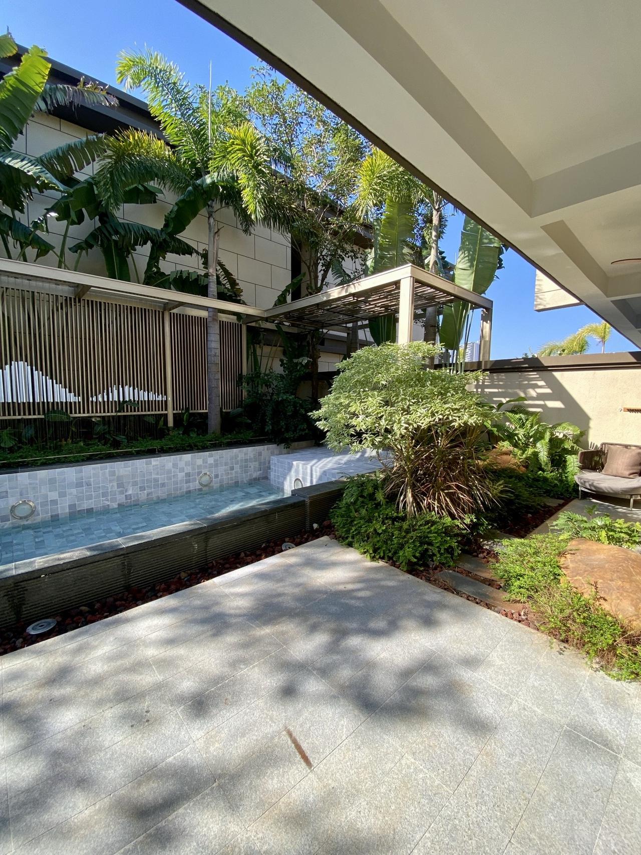 因为爸妈定居在北京不来住了，三亚的房子空置没人住，也没时间过去打理，再三考虑后决