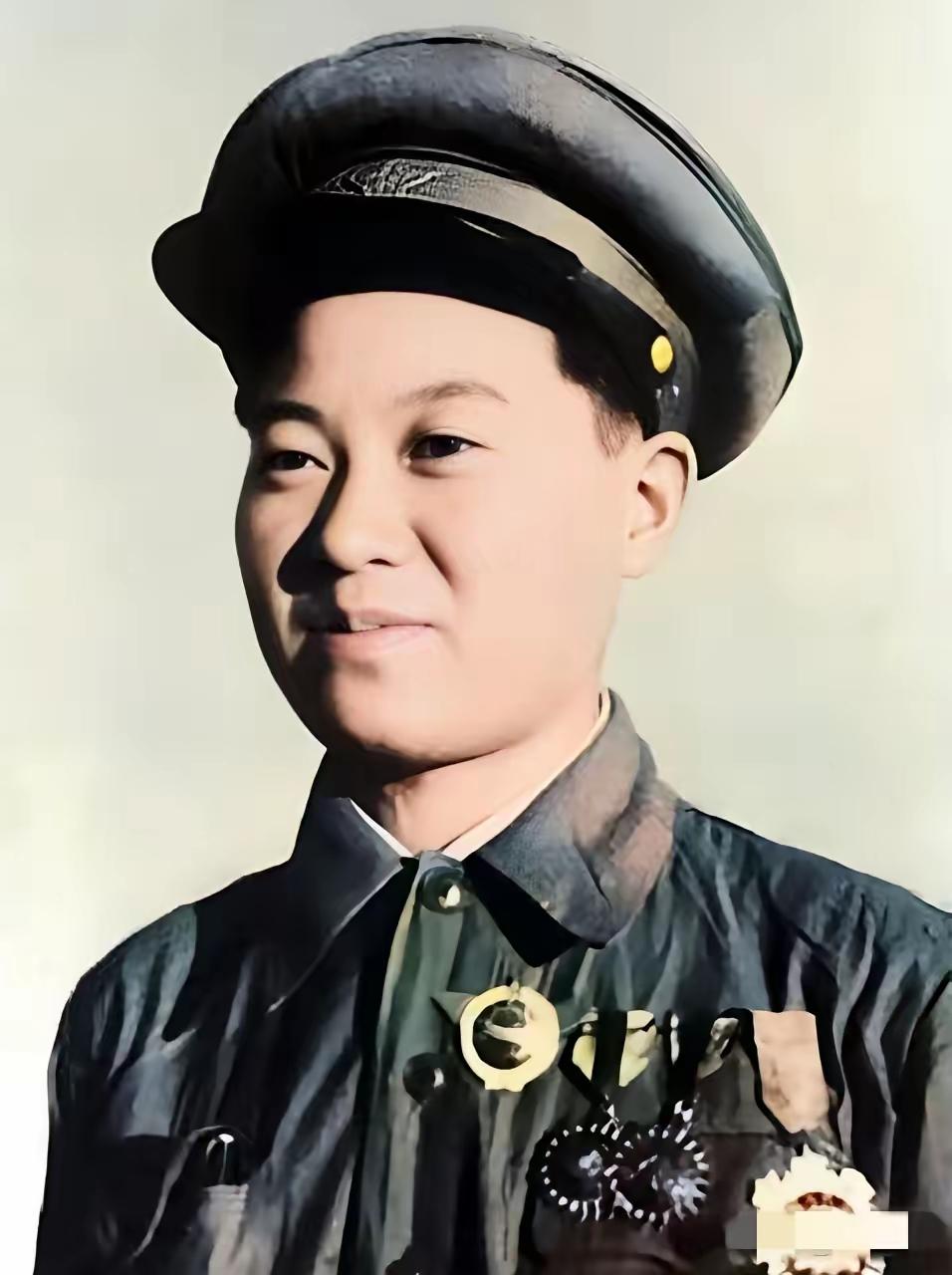 1950年，郭俊卿病倒了，被战友抬进医院。医生正要给她检查，她却死死抓住医生的手