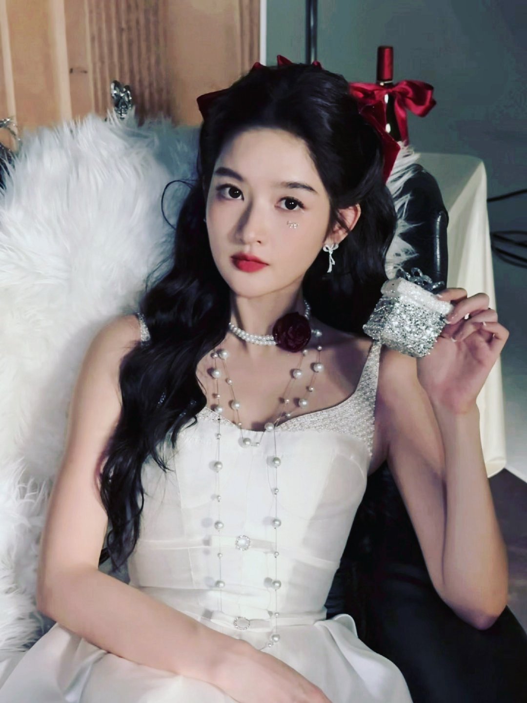 王玉雯方停止突然的喜欢一切宣传工作事出有因，支持王玉雯一方。王玉雯