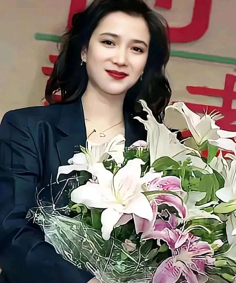 徐松子直言，别被何晴温柔的长相欺骗，她实则是骨子里的女汉子。19岁时父亲离世，她