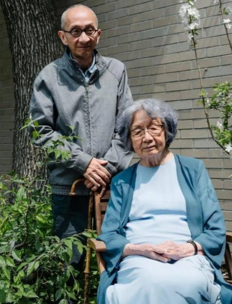 2024年11月叶嘉莹去世，享年100岁，这位忍受了长达57年家暴的老人，却在9