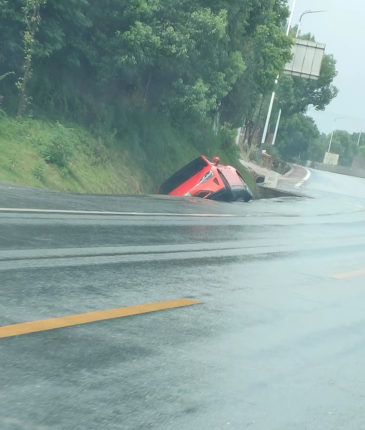 路面设计明显不合理​​​
