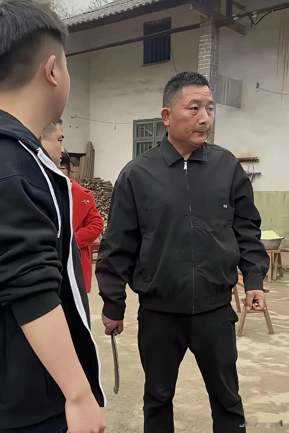 株洲村民敲诈网红这个事太恶劣了。别的地方抢饭抢菜，说破天也就是一个素质问题。老一